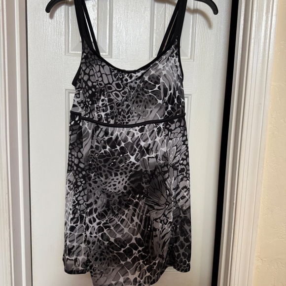 Longitude Women Black and Gray 1 Piece Swimsuit SZ 18W Tall - Picture 2 of 8